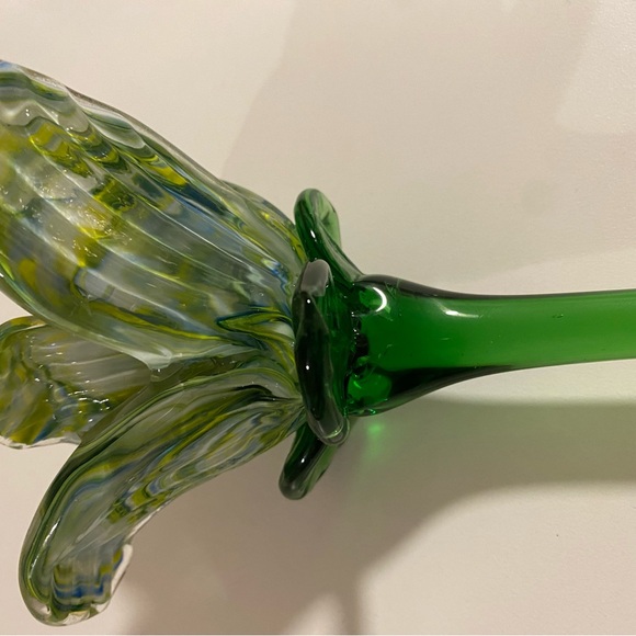 Beautiful Green Glass Flower 19” - Picture 5 of 11
